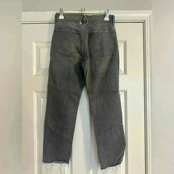 EUC Gap Women’s Cheeky Straight High Rise Grey Jeans, Size 4R - Picture 2 of 3